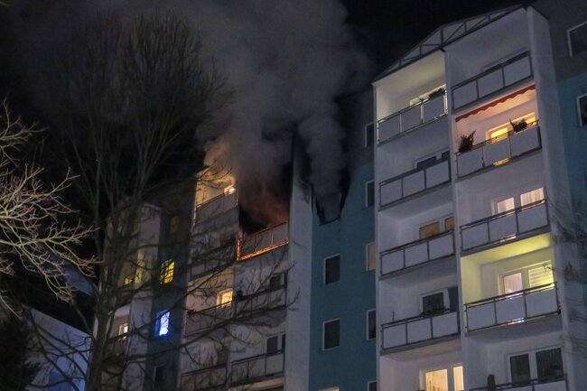 Wohnhaus-Brand in Schneeberg: Polizei geht von fahrlässiger Brandstiftung aus - 