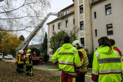 Wohnhaus in Bad Schlema nach Küchenbrand evakuiert - 