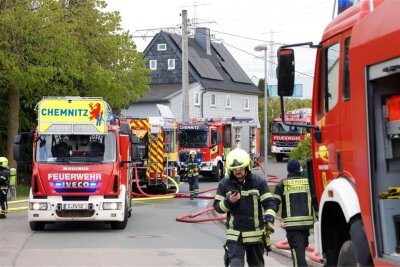 Wohnhausbrand in Chemnitz: Familie entkommt Flammen - 