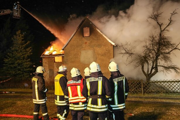 Wohnhausbrand in Hetzdorf - In Hetzdorf brannte ein Wohnhaus nieder.