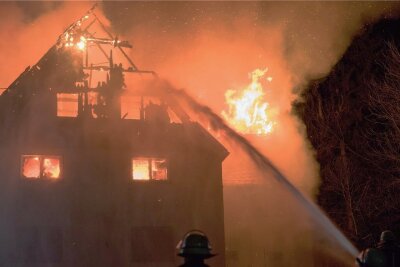 Wohnhausbrand in Zethau: Polizei ermittelt noch - Am 19. Februar gegen 1.15 Uhr kam es in Zethau zu einem schweren Hausbrand. 