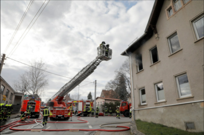 Wohnung nach Brand in Erdmannsdorf unbewohnbar - 