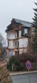 Wohnungsbaugesellschaft lässt in Lugau vier Häuser abreißen - In der Dichtersiedlung in Lugau sind zwei Wohnhäuser abgerissen worden. Ihre Sanierung war laut WGL als Eigentümer nicht finanzierbar.