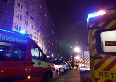Wohnungsbrand in Chemnitz: Mieter zündet Unrat in der Badewanne an - 