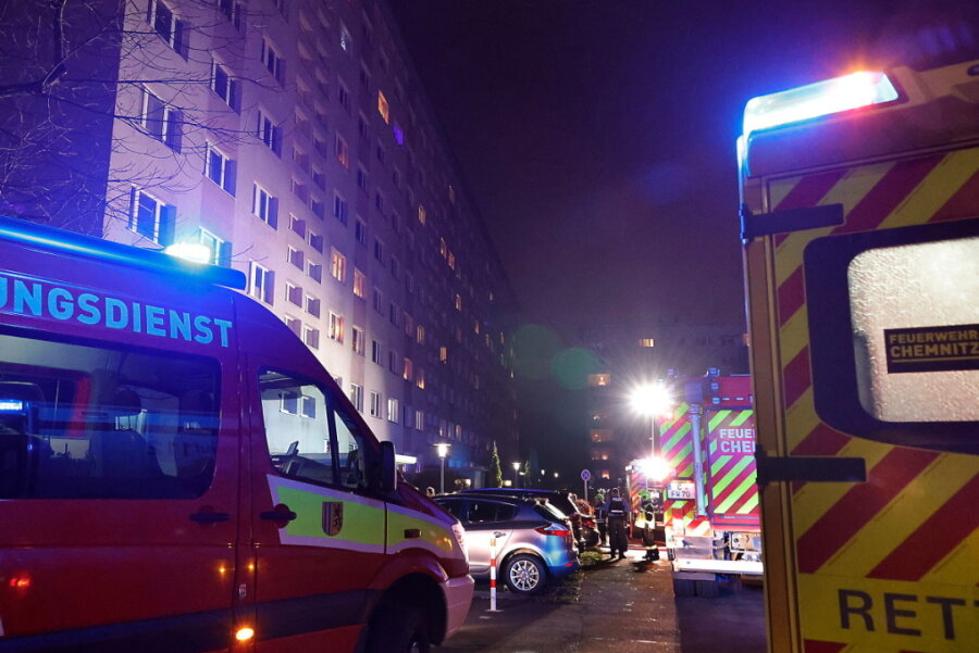 Wohnungsbrand in Chemnitz: Mieter zündet Unrat in der Badewanne an - 