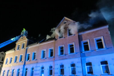 Wohnungsbrand in Lugau - Drei Wohnungen sind durch ein Feuer in Lugau nicht mehr bewohnbar. 