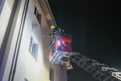 Wohnungsbrand in Plauen: Mann schwer verletzt im Krankenhaus - An der Bismarckstraße in Plauen hat es in der Nacht zu Sonntag in einer Wohnung gebrannt.