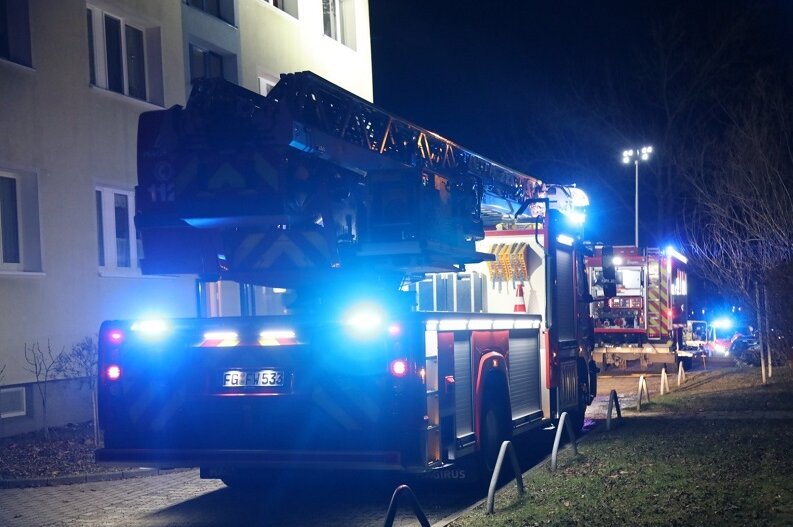 Wohnungsbrand mit tödlichem Ausgang in Freiberg: Polizei ermittelt wegen fahrlässiger Brandstiftung  - 