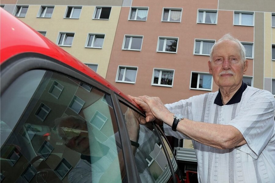 Wohnungsumbau in Planitz: Rentner verzweifelt über Lärm - Helmut Weiner durchlebt in seinem Haus in der Erich-Mühsam-Straße gerade ein Martyrium. 
