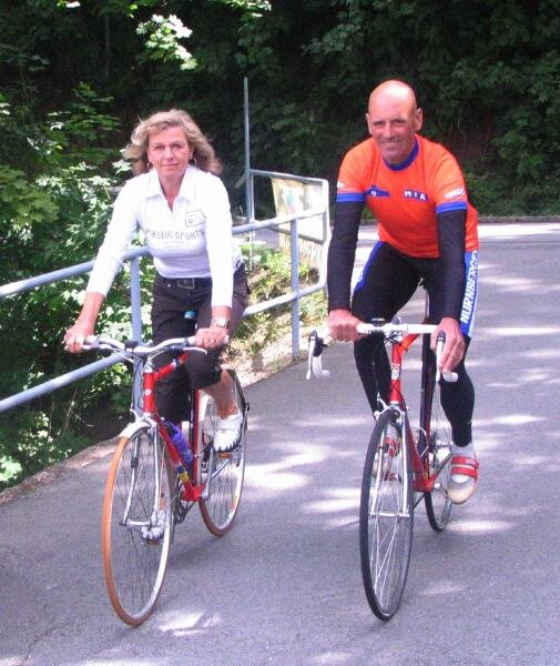 Wolfgang Lötzsch stellt nun sein Fahrrad im Mülsengrund ab - 
              <p class="artikelinhalt">Für Radsportlegende Wolfgang Lötzsch ist jetzt bei Christine Gütler in Ortmannsdorf Start und Ziel. </p>
            