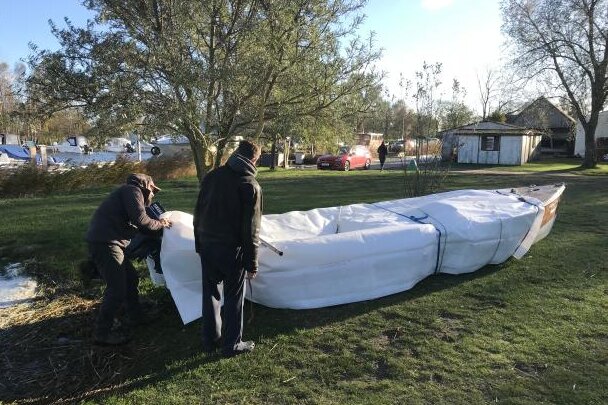 Wolgast: Polizei stellt gezielte Suche nach vermisstem Chemnitzer ein - Mit diesem etwa sechs Meter langen Boot waren die Angler bei Sturmwarnung hinausgefahren.