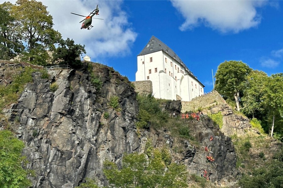 Wolkenstein: Kletterin stürzt unterhalb der Burg ab - Mehr als 40 Kameraden waren an der Rettung der Kletterin beteiligt.