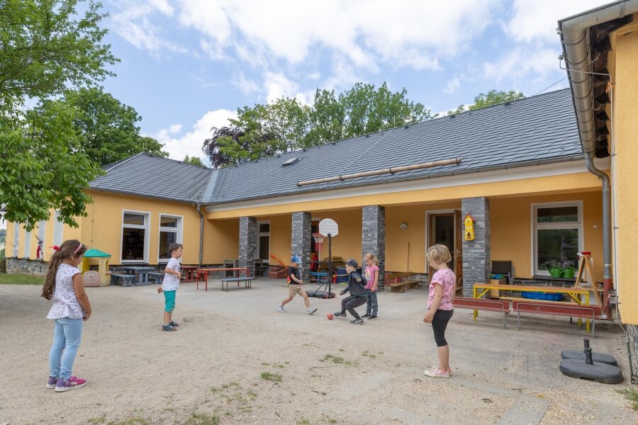 Wovon die Kommunen in Sachsen ihre Zustimmung zum Finanzausgleich abhängig machen - Sachsens Kommunen pochen auf eine größere Unterstützung des Landes für die Unterhaltung von Kindertageseinrichtungen wie etwa der Kita Sonnenschein in Auerbach.