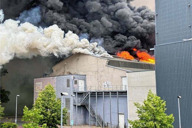 Wozu nutzte die Chemnitzer Gießerei eine radioaktive Quelle? Antworten auf Fragen nach dem Großbrand - Am Freitagabend ist ein Großbrand in der Gießerei an der Schönherrstraße ausgebrochen. 