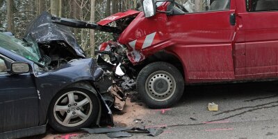 Wünschendorf: Autofahrer bei Unfall tödlich verletzt - 