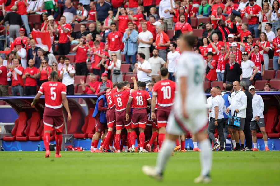 Xhaka jubelt: Schweiz schlägt nächsten deutschen Gegner - Die Schweiz startet mit einem 3:1-Erfolg in die Fußball-Europameisterschaft.
