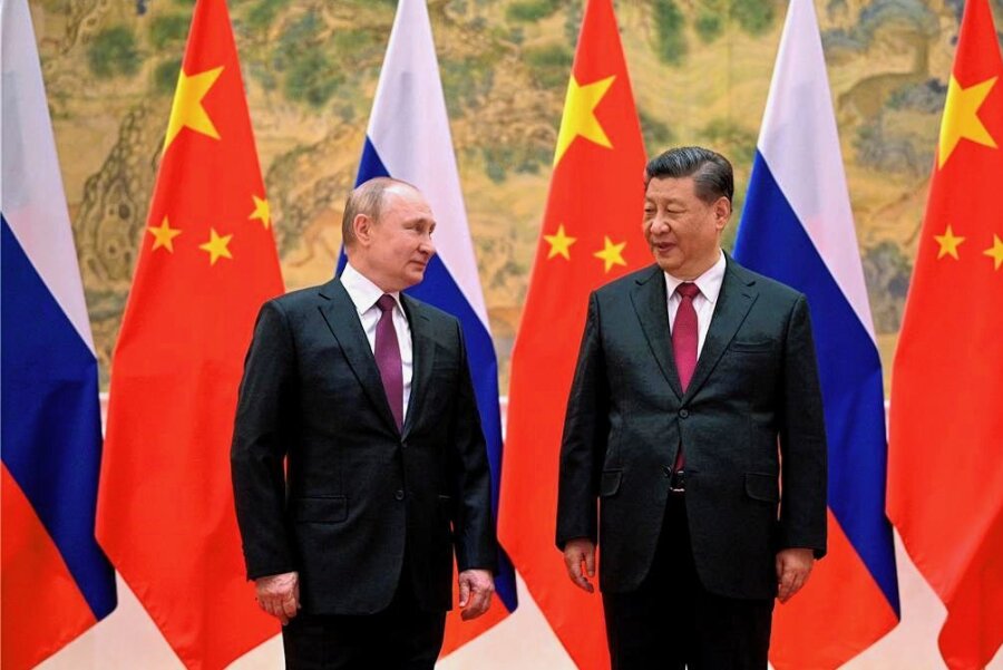 Xi Jinpings Moskau-Besuch wird zum Moment der Wahrheit - Ihr Treffen wird mit Spannung erwartet: die Staatschefs Russlands und Chinas, Wladimir Putin (links) und Xi Jinping, hier beim Besuch im Februar 2022 in Peking. 
