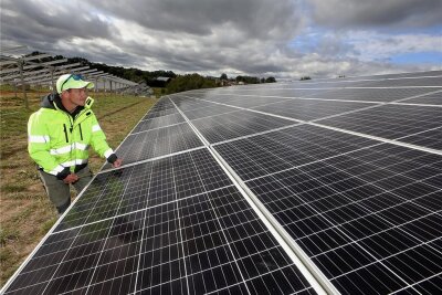 XXL-Solarpark soll in Oberwiera auf Ackerland kommen - Nach dem Solarpark an der A4 bei Meerane soll in der Region eine weitere leistungsfähige Anlage entstehen. 