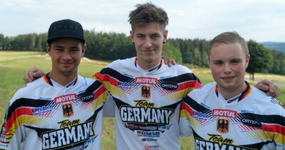 Youngster starten für Deutschland - Diese drei Erzgebirger starten für Deutschland: Florian Gröner, Karl Weigelt und Pascal Sadecki (v. l.) treten bei der 96. Internationalen Sechstagefahrt in Frankreich für das Team Germany an. 