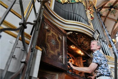 Youtube-Star entlockt der Freiberger Silbermann-Orgel rockige Töne - Der Jazzmusiker Bert van den Brink probt an der Großen Silbermann-Orgel im Dom St. Marien zu Freiberg.