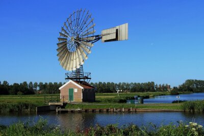 Zaandam: Wo die Windmühlen mehr als Folklore sind - Neue Windmühlen dienen heute der Entwässerung im Wormerpolder nebenan.