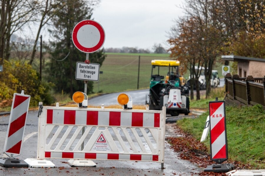 Zahlreiche Baustellen im November - Wegen Sanierungsarbeiten ist die Bundesstraße 175 bei Rochlitz zwischen der Kreuzung Grüne Tanne und dem Abzweig zur Pappelhöhe noch bis 17. Dezember voll gesperrt. 