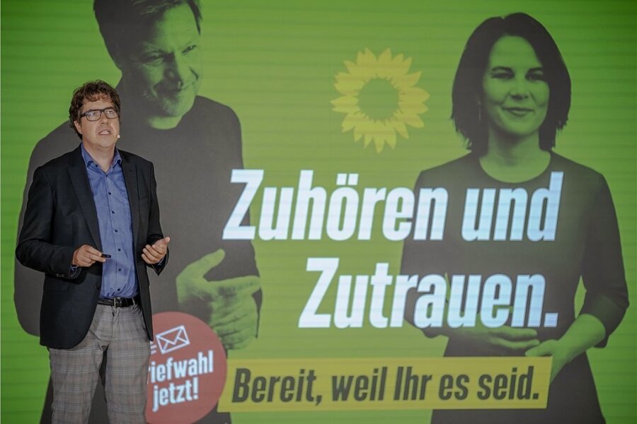 Die Grünen werben derzeit für ihre Kandidaten zur Bundestagswahl. Im Vogtland wurden nun viele dieser Plakate entwendet oder beschädigt.