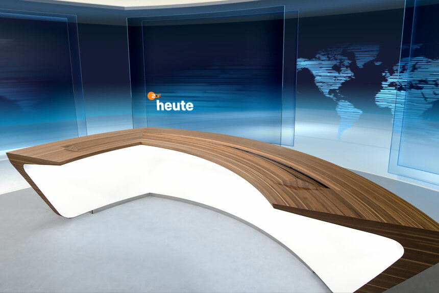 Der neue Moderatorentisch der ZDF-Heute-Nachrichten wurde von der Firma Seiwo mit Standorten in Scharfenstein und Hohenstein-Ernstthal gefertigt. Die Gestaltungsgrundlage kam vom Sender.