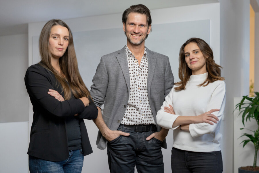 Zebra Group blickt zufrieden auf Geschäftsjahr 2020 - Pitch-Team (v. l. n. r.): Nadine Bengel (Senior Projektmanagerin Mindbox), Joerg G. Fieback (Geschäftsführer Kreation zebra | group) und Sabine Kunze (Geschäftsstellenleiterin Mindbox) 