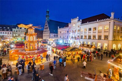 Zehn gute Gründe zur Vorfreude: Was Zwickau in der Adventszeit an besonderen Höhepunkten bietet - Der Zwickauer Weihnachtsmarkt öffnet am 28. November seine Pforten. Täglich ab 16.30 Uhr gibt es Programm auf der Bühne.