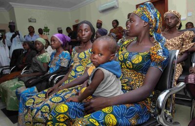 Zehn Jahre #BringBackOurGirls: Endloser Albtraum in Nigeria - Mädchen aus Chibok, die zuvor aus der Hand islamistischer Extremisten befreit worden waren. (Archiv)