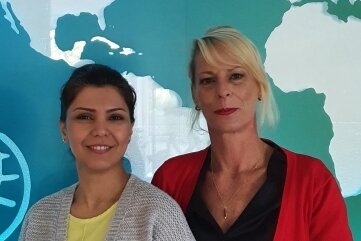 Atefeh Dana (links) und Diana Wetzel von der Internationalen Oberschule in Neukirchen führten die Sprachprüfungen durch. 