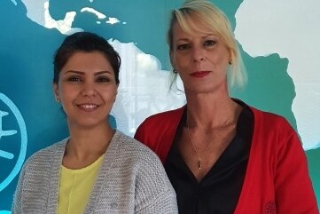 Atefeh Dana (links) und Diana Wetzel von der Internationalen Oberschule in Neukirchen führten die Sprachprüfungen durch. 