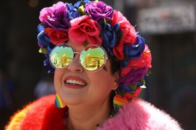 Zehntausende bei Pride-Paraden in San Francisco und New York - Auch in San Francisco entzückt die Parade die Menschen.