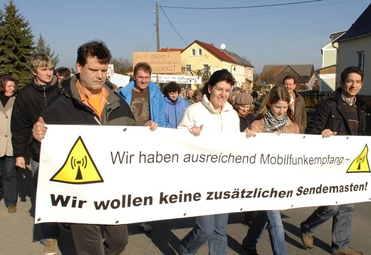 Zeichen gegen Funkmast gesetzt - 
              <p class="artikelinhalt">Protestdemonstration am Sonntag in Schönbrunn. </p>
            