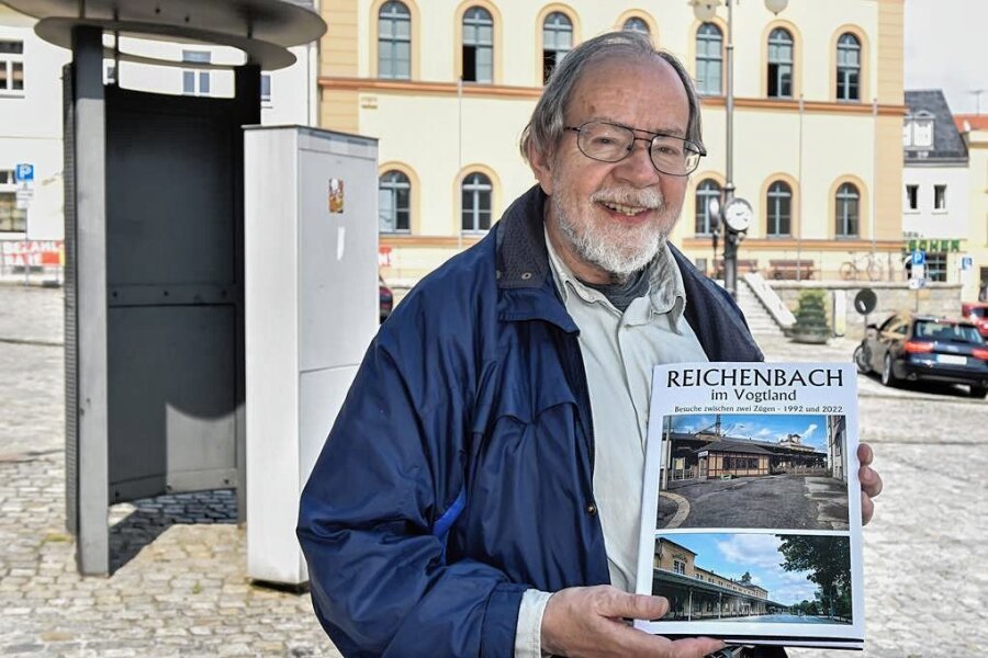 Zeitreise zwischen zwei Zügen - Lothar Berthold mit der Neuerscheinung der Fürther Geschichtswerkstatt "Reichenbach im Vogtland - Besuche zwischen zwei Zügen - 1992 und 2022".
