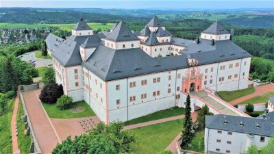 Zeitzeugensuche für Schlosshistorie - Der Blick auf Schloss Augustusburg. 