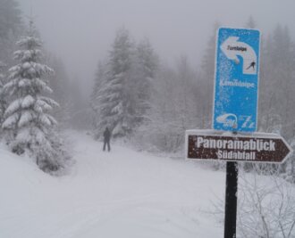 Zerstörungen an frisch präparierter Kammloipe - Das Winterwetter sorgt für weitgehend gute Bedingungen zum Skilaufen - die Kammloipe am Schneckenstein am gestrigen Montag. 