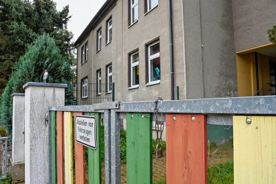 Zieht bald eine Kampfsportschule in Mühlaus alte Kita? - Blick auf den ehemaligen Mühlauer Kindergarten. Die Gemeinde will dieImmobilie verkaufen. Interessenten dafür gibt es mehrere. 