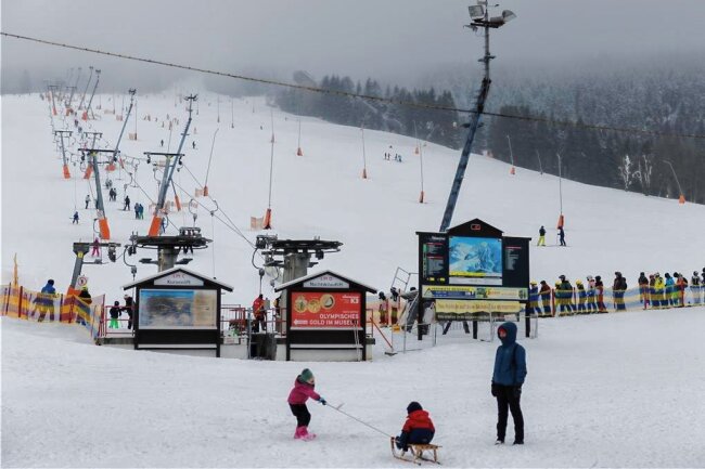 Ziel: Am Fichtelberg soll Skibetrieb bis Ostermontag möglich sein - Am Fichtelberg herrschen weiterhin gute Pistenbedingungen. 