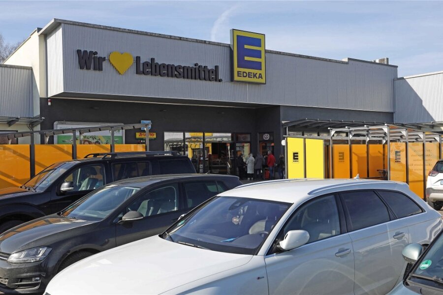 Ziel in Fraureuth übererfüllt: 161 Supermarkt-Tüten für Bedürftige der Tafel - Edeka-Kunden haben beim Einkaufen die Reichenbacher Tafel unterstützt.