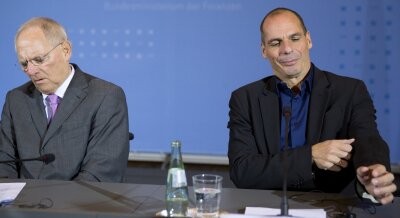 Ziemlich beste Feinde - Zwei Männer, zwei Welten: Wolfgang Schäuble (links) und Gianis Varoufakis bei einer Pressekonferenz im Februar in Berlin.