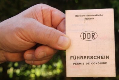 Zoff beim Umtausch der Führerscheine - Jürgen Ullm aus Hennersdorf ist bange, ob er seinen alten DDR-Führerschein noch bis Mitte Januar umgetauscht bekommt. 