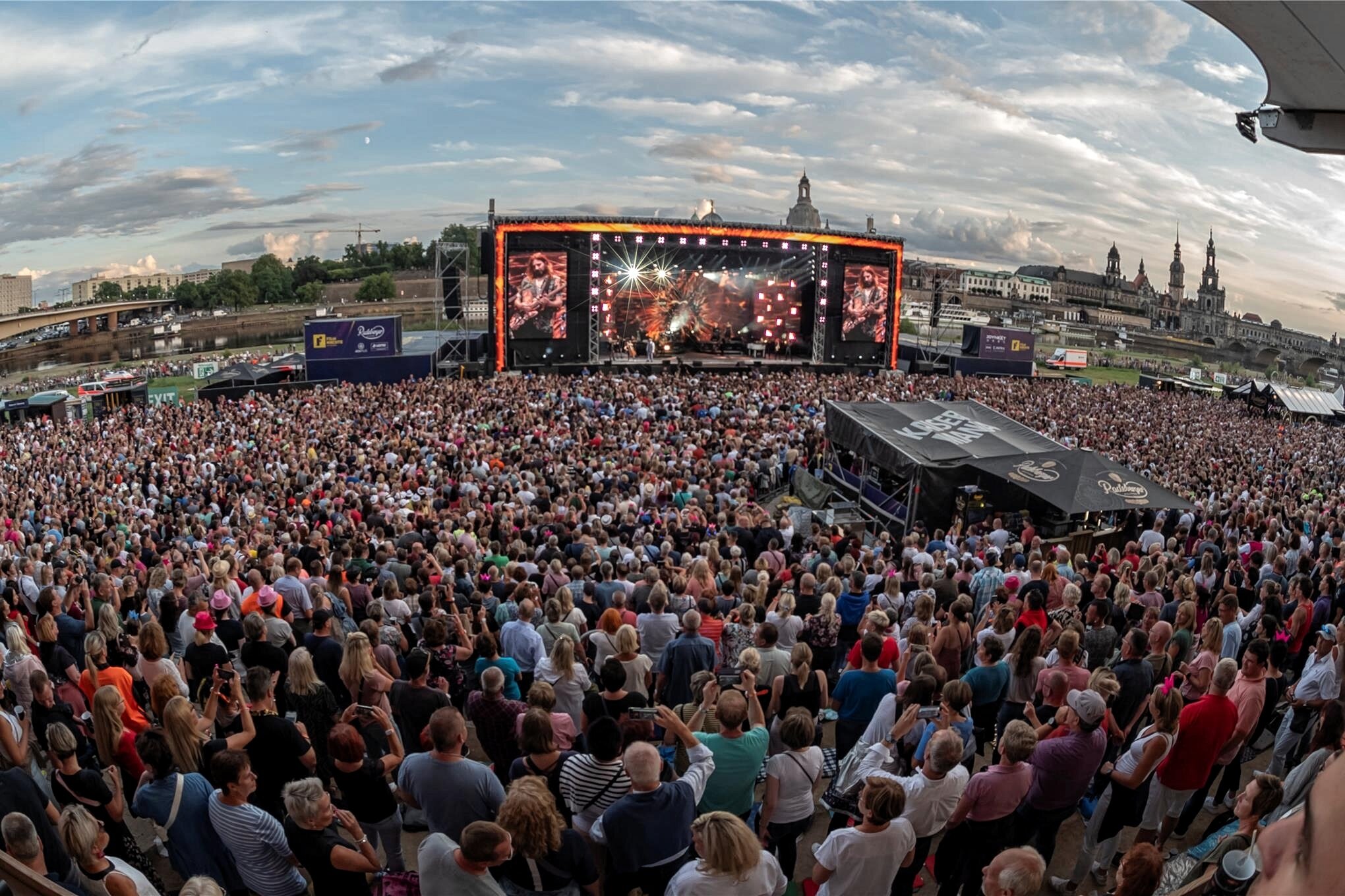 Wieviel Kostet Ein Ticket Fuer Kaisermania Zoff um Kaisermania-Gelände in Dresden: Werden Tickets für Roland