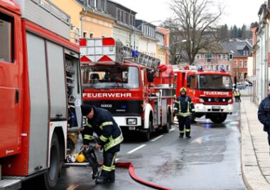 Zschopau: Brand in Wohnhaus - Ein Verletzter - 