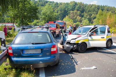 Zschopau: Drei Verletzte bei Unfall auf der B174 - 