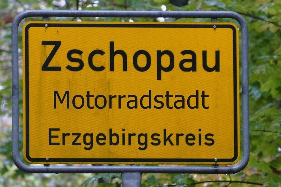 Zschopau erhält den Motorradstadt-Titel - So oder so ähnlich sollen bald die Ortseingangsschilder in Zschopau aussehen. Am 16. Juli wird das erste enthüllt.