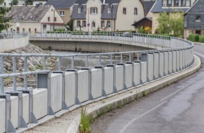 Zschopau-Mauern als Vorbild für Hochwasserschutz im Gebirge - Fest eingemauert: Die Zschopau in Wiesa. Der Beton soll die Anwohner vor einem Jahrhunderthochwasser schützen.