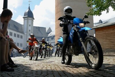 Zschopau will zum Mekka für Biker werden - Zahlreiche Biker waren gekommen, als Zschopau im Juli 2021 den Titel "Motorradstadt" verliehen bekam. 