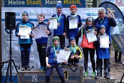 Zschopauer Kombinierer im Sachsenpokal auf Erfolgskurs - Die Starter des SV Nordisch/Alpine Zschopau freuten sich in Grüna über zahlreiche Medaillen und Urkunden.